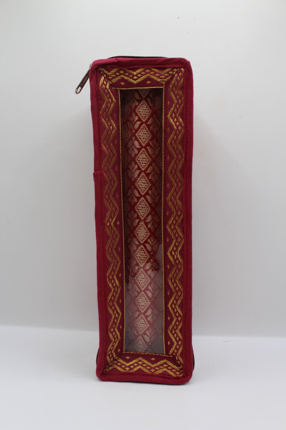 Maroon bangle box with 1 roll – closed