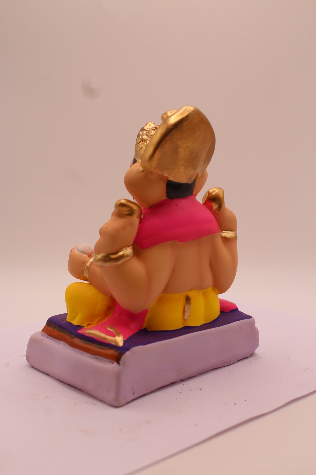 Eco-Friendly Ganesh Visarjan Idol – Pink Shawl & Yellow Dhoti, ~6 inch