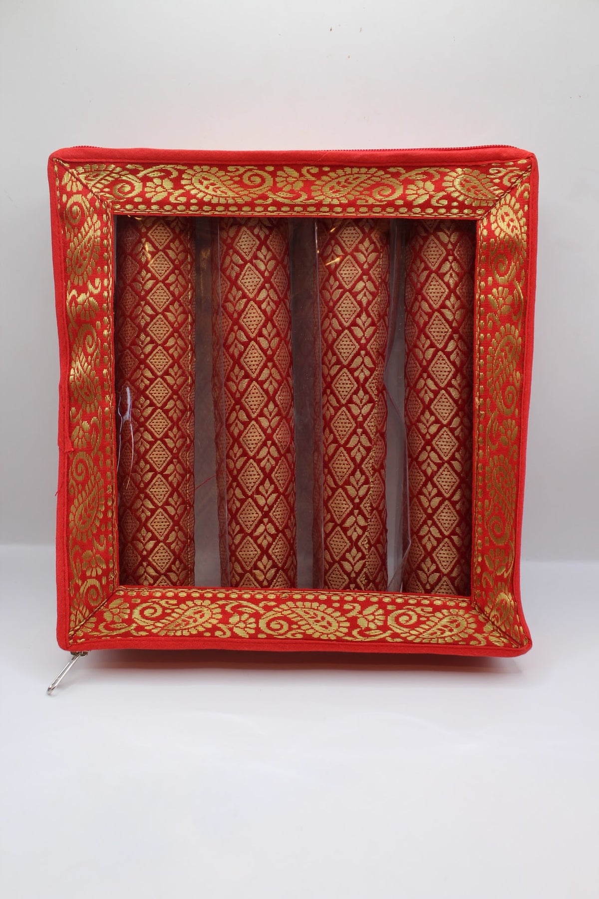 Red bangle box with 4 rolls – closed