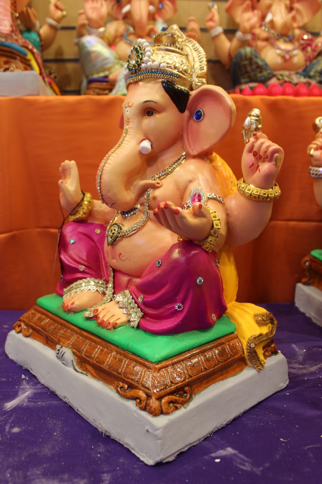 Eco-Friendly Ganesh Visarjan idol, Jewellery Style Magenta & Gold, side view