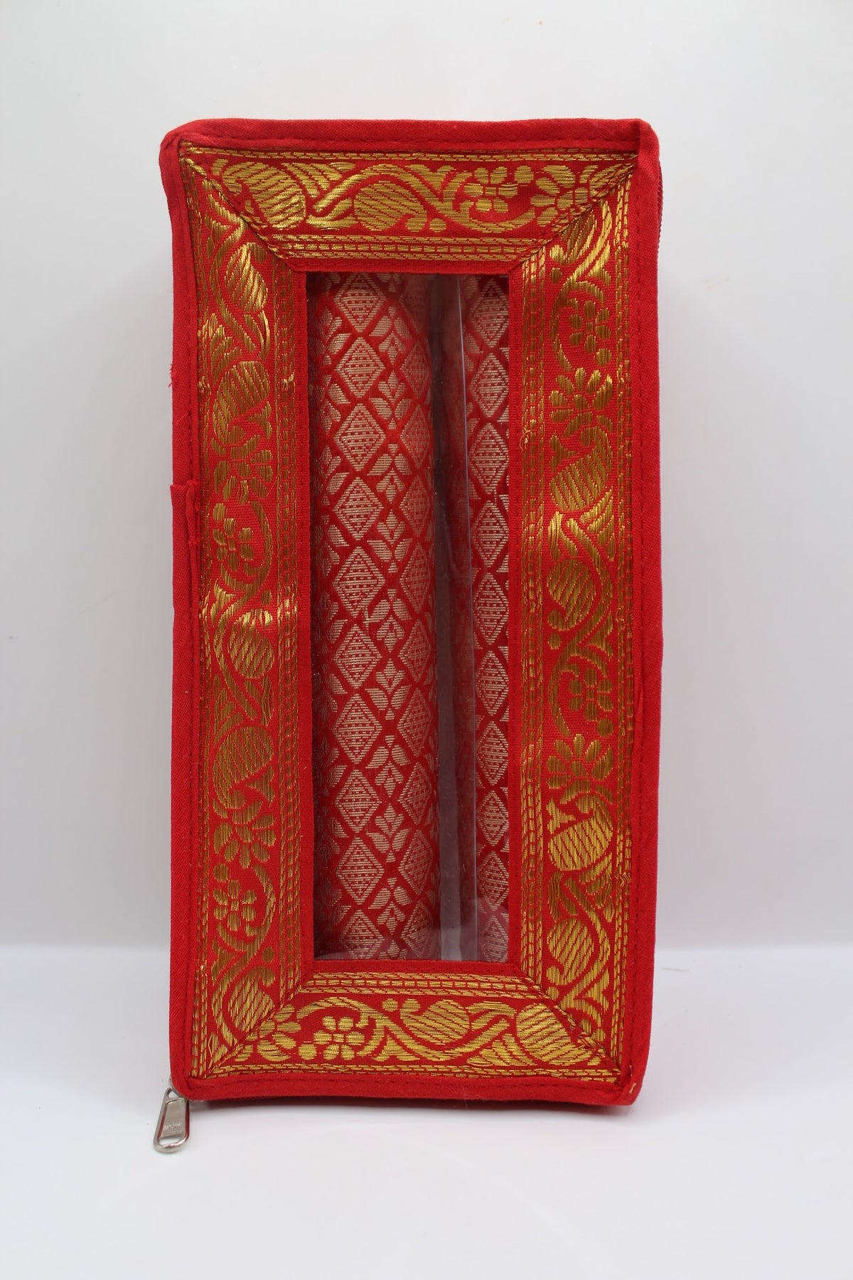Red bangle box with 2 rolls – closed