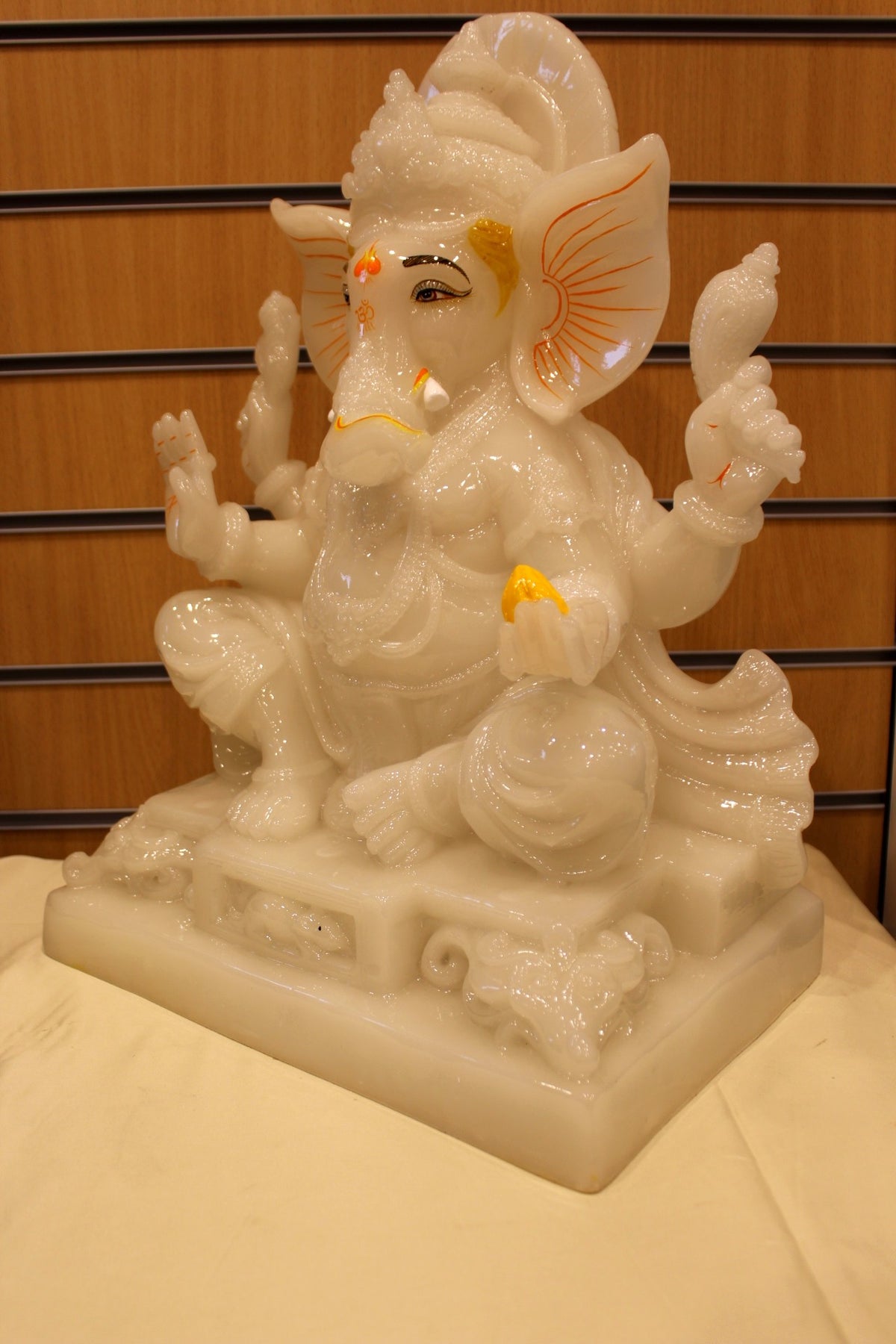 Resin/Fibre Ganesh Statue for Home Temple – Plain Alabaster Finish, 20 inch