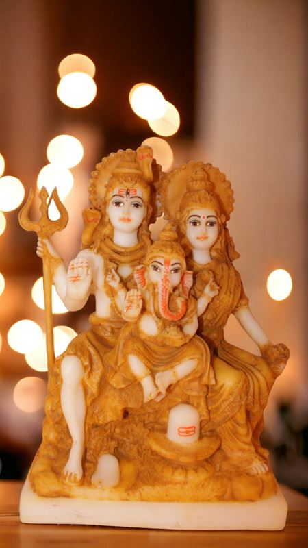 Shiv Parivar Shankar Parvati Ganesha Family Idol ( 10cm x 7cm x 4cm) Gold