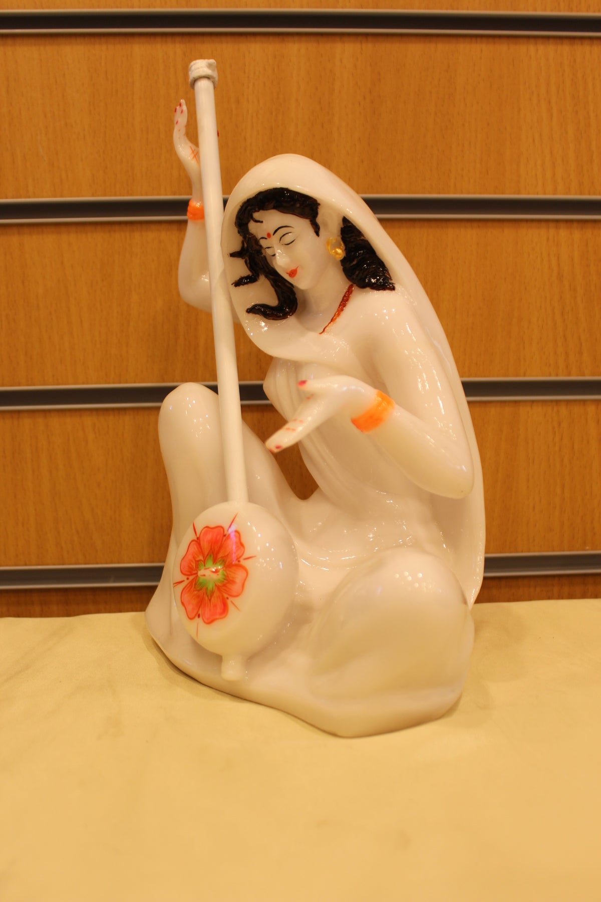 Resin/Fibre Mira Bai Statue – Seated with Tanpura, White – 12 inch – Flower Design – right side view
