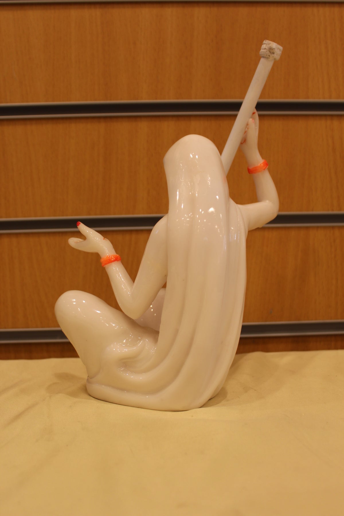 Resin/Fibre Mira Bai Statue – Seated with Tanpura, White – 10 inch – Swirl Design – back view