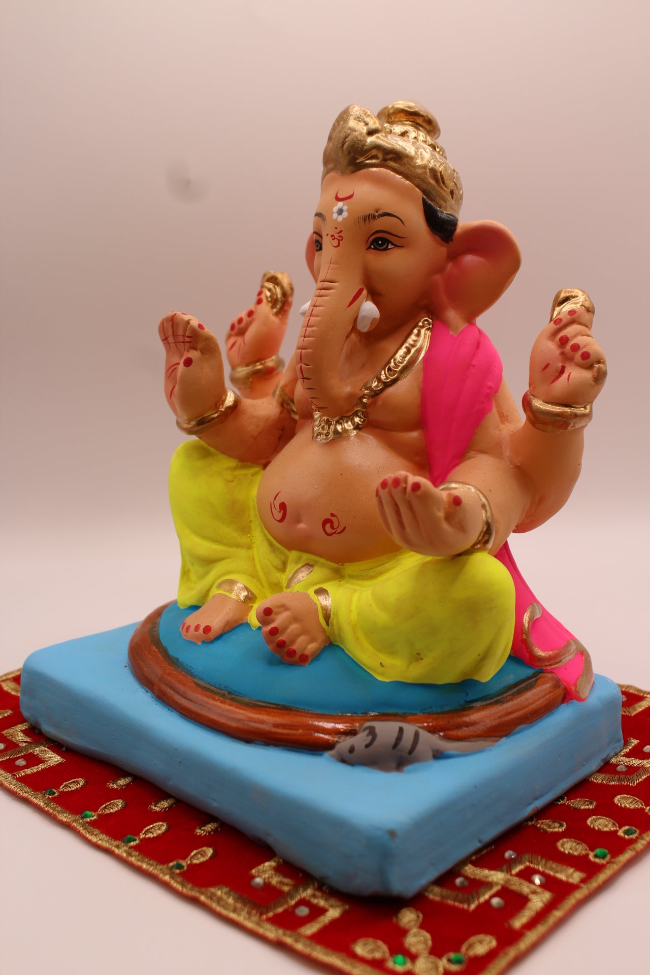 Eco-friendly 8 inch Ganesh Visarjan idol in pink shawl and lime dhoti – detail view