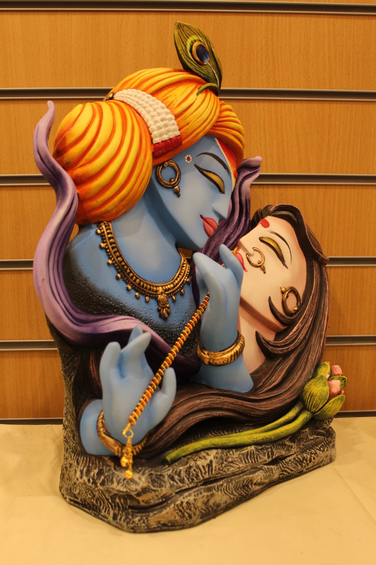 Radha Krishna Gift Statue – Loving Embrace, Resin/Fibre, 18 inch – left side view