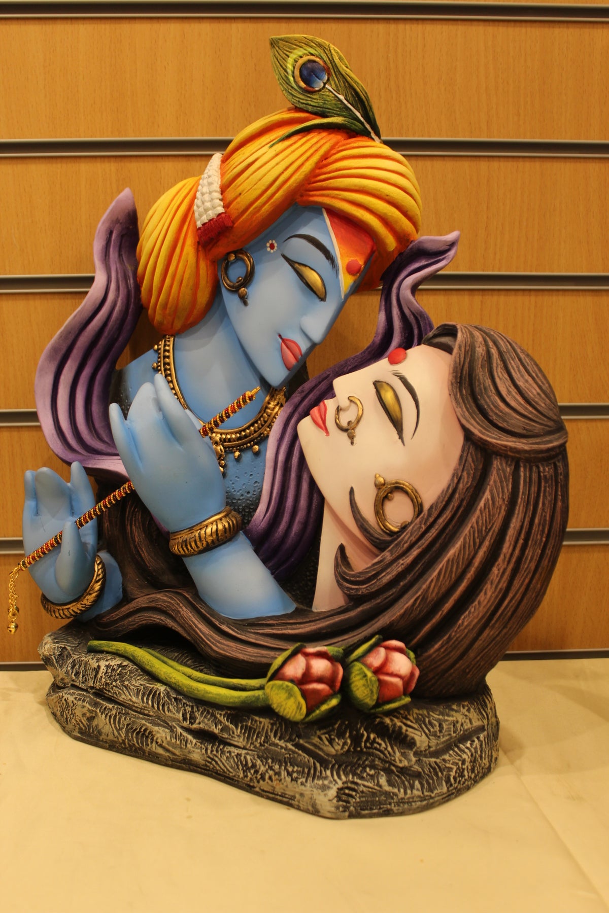 Radha Krishna Gift Statue – Loving Embrace, Resin/Fibre, 18 inch – right side view