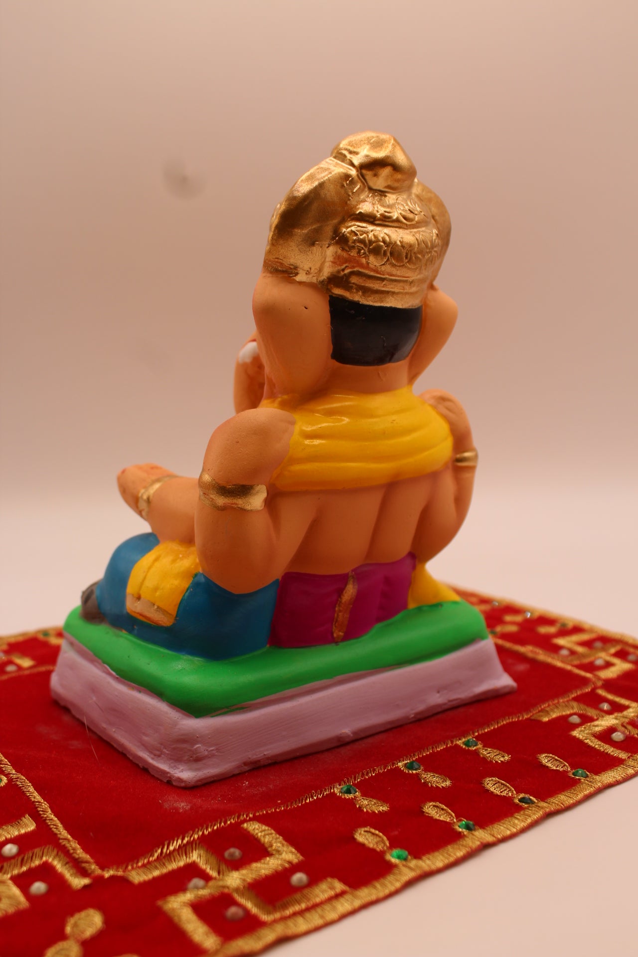 Back view showing the marigold khes folds