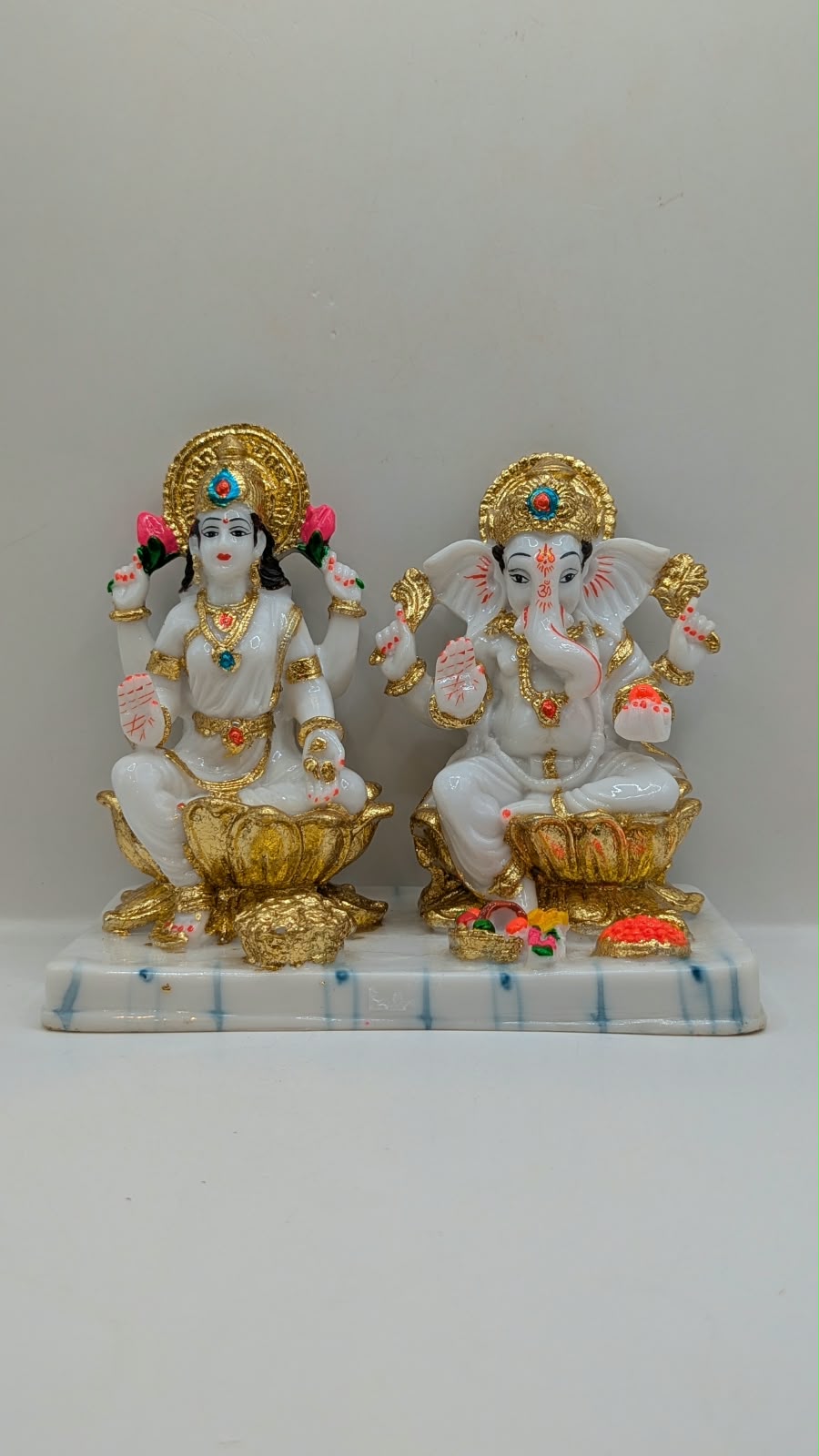 White and gold Laxmi Ganesh statue, front view