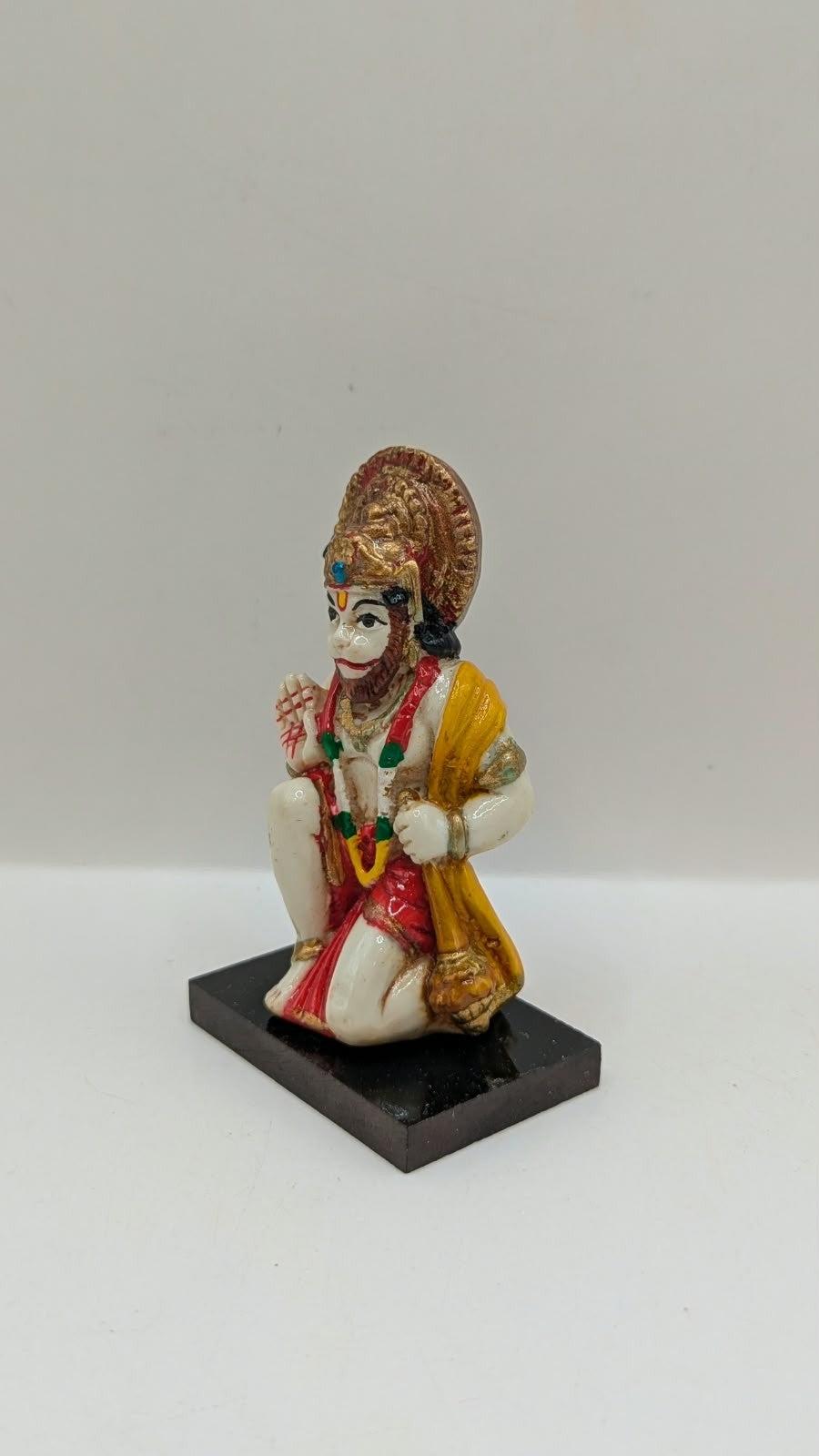 Yellow and red kneeling Hanuman resin statue, other side view